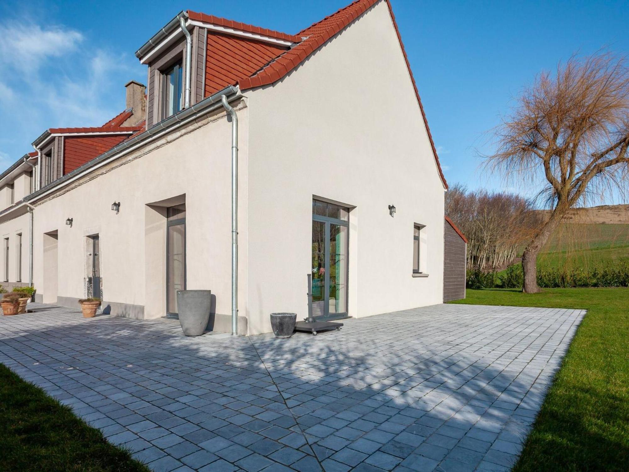 Vintage Holiday Home In Escalles With Garden Екстериор снимка
